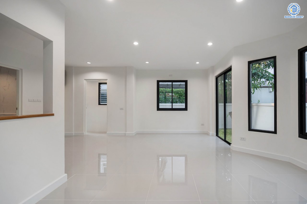 บ้านมือสองตกแต่งใหม่ โครงการ ชลลดา วัดลาดปลาดุก คุณภาพระดับ L&H บนเนื้อที่ 52.50 ตร.ว. ฟังก์ชัน 3 ห้องนอน 2 ห้องน้ำ 1 ที่จอดรถ บนทำเลศักยภาพ เชื่อมต่อหลายเส้นทาง ใกล้รถไฟฟ้าสายสีม่วง "สถานีคลองบางไผ่" และเซ็นทรัลเวสท์เกต